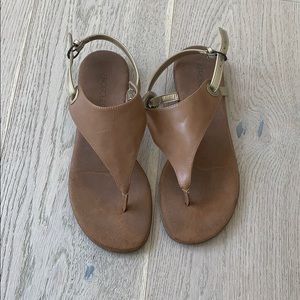 Aerosoles tan leather thongs🌺